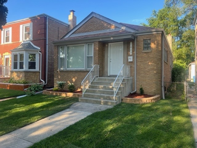 8027 South Maplewood Ave  