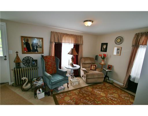 314 14th Street Bangor, ME 04401 - Photo 8 of 14 Living Room.