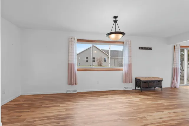 $264,900 | 3500 Highland Dr Green, Green Bay, WI 54311