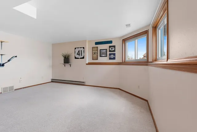 $264,900 | 3500 Highland Dr Green, Green Bay, WI 54311