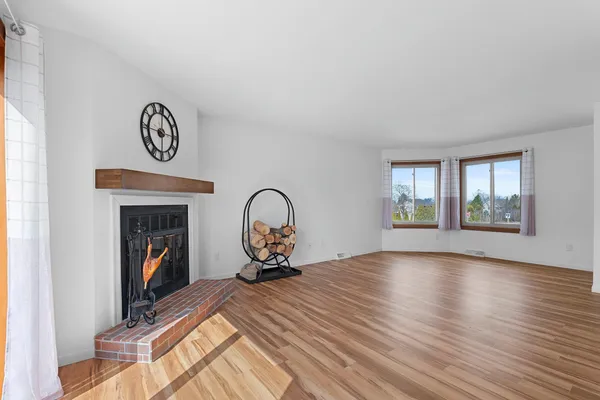 $264,900 | 3500 Highland Dr Green, Green Bay, WI 54311