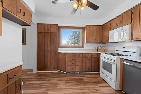 $264,900 | 3500 Highland Dr Green, Green Bay, WI 54311