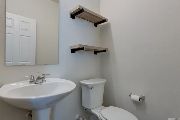 $2,200 | 10938 Willow View, San Antonio, TX 78254