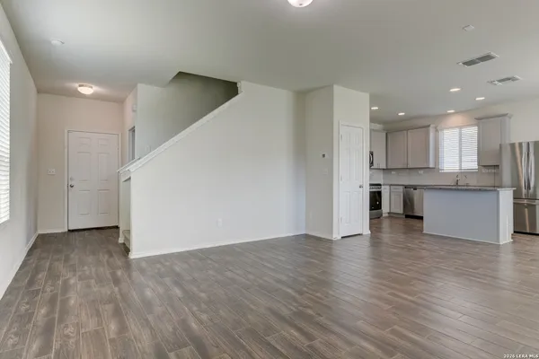 $2,200 | 10938 Willow View, San Antonio, TX 78254