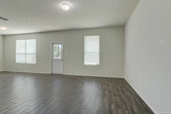 $2,200 | 10938 Willow View, San Antonio, TX 78254