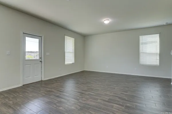 $2,200 | 10938 Willow View, San Antonio, TX 78254