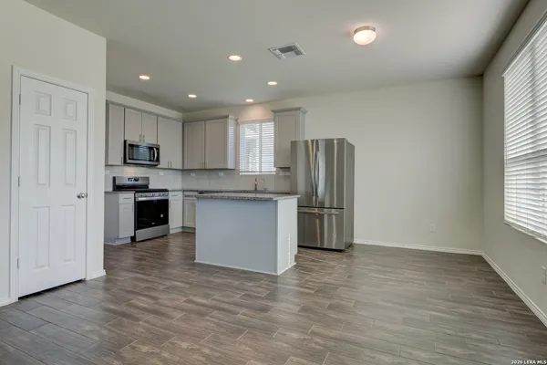 $2,200 | 10938 Willow View, San Antonio, TX 78254