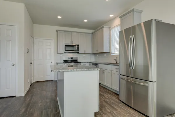 $2,200 | 10938 Willow View, San Antonio, TX 78254