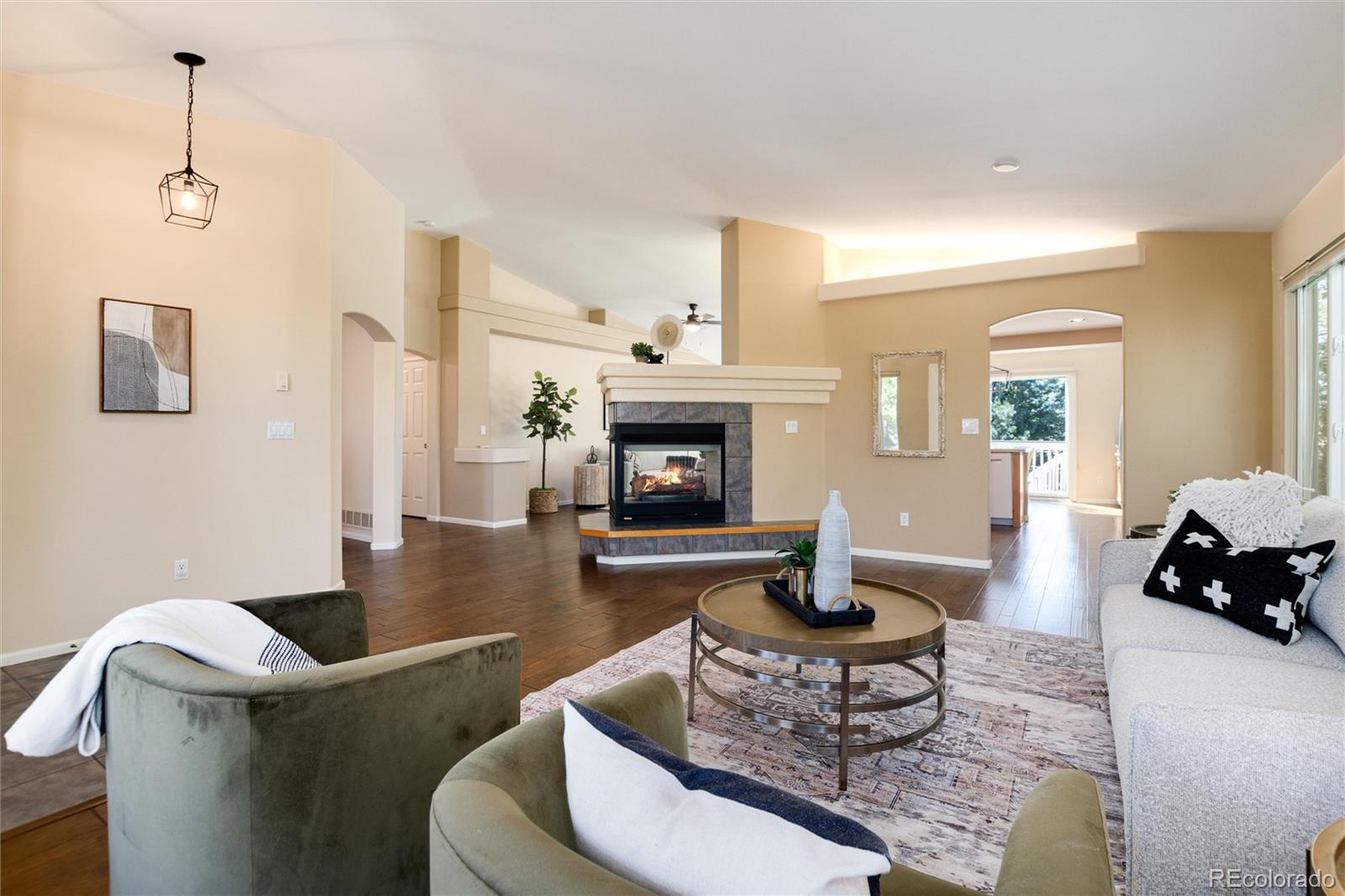 2292 West Bitterroot Place Highlands Ranch, CO 80129 - Photo 3 of 44