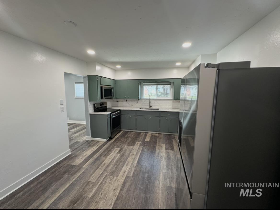 1503 10th Avenue Lewiston, ID 83501 - Photo 14 of 50 Good size kitchen with quartz counter tops, new backsplash, and all new appliances. Has room for a small dining nook too.
