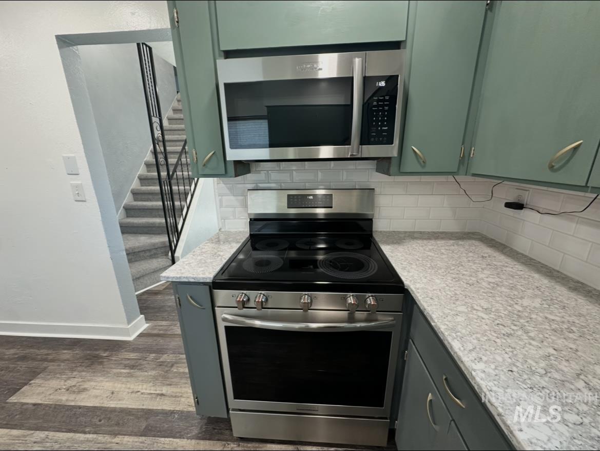 1503 10th Avenue Lewiston, ID 83501 - Photo 17 of 48 New electric stove and microwave recently bought late 2025.