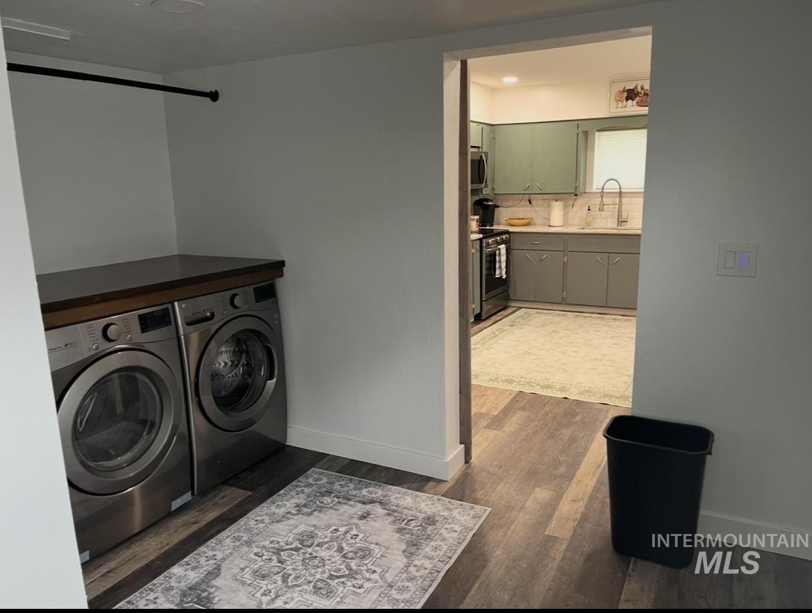 1503 10th Avenue Lewiston, ID 83501 - Photo 23 of 48 Main level Laundry room / mud room.