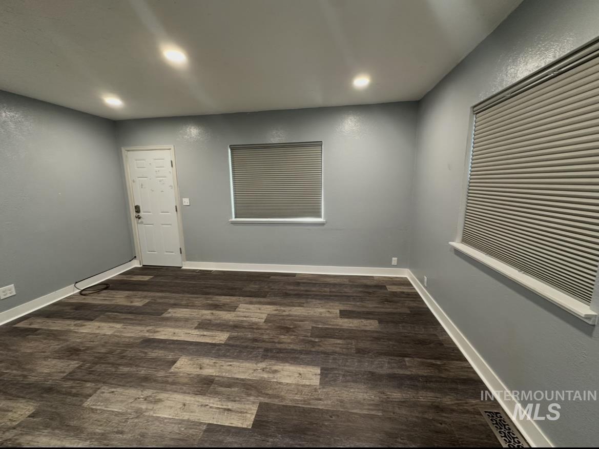 1503 10th Avenue Lewiston, ID 83501 - Photo 27 of 50 Good sized main level living room.