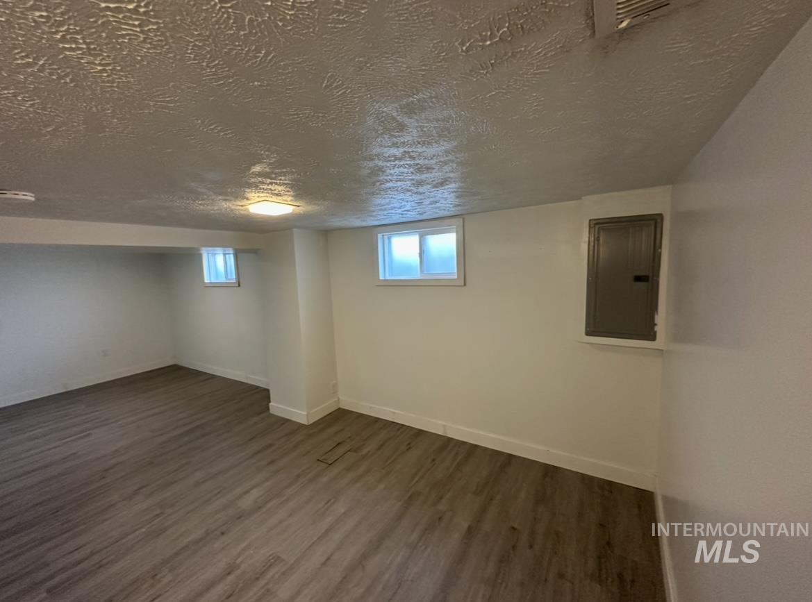 1503 10th Avenue Lewiston, ID 83501 - Photo 32 of 48 Family room that is big enough to flex out a space for an office or craft room.