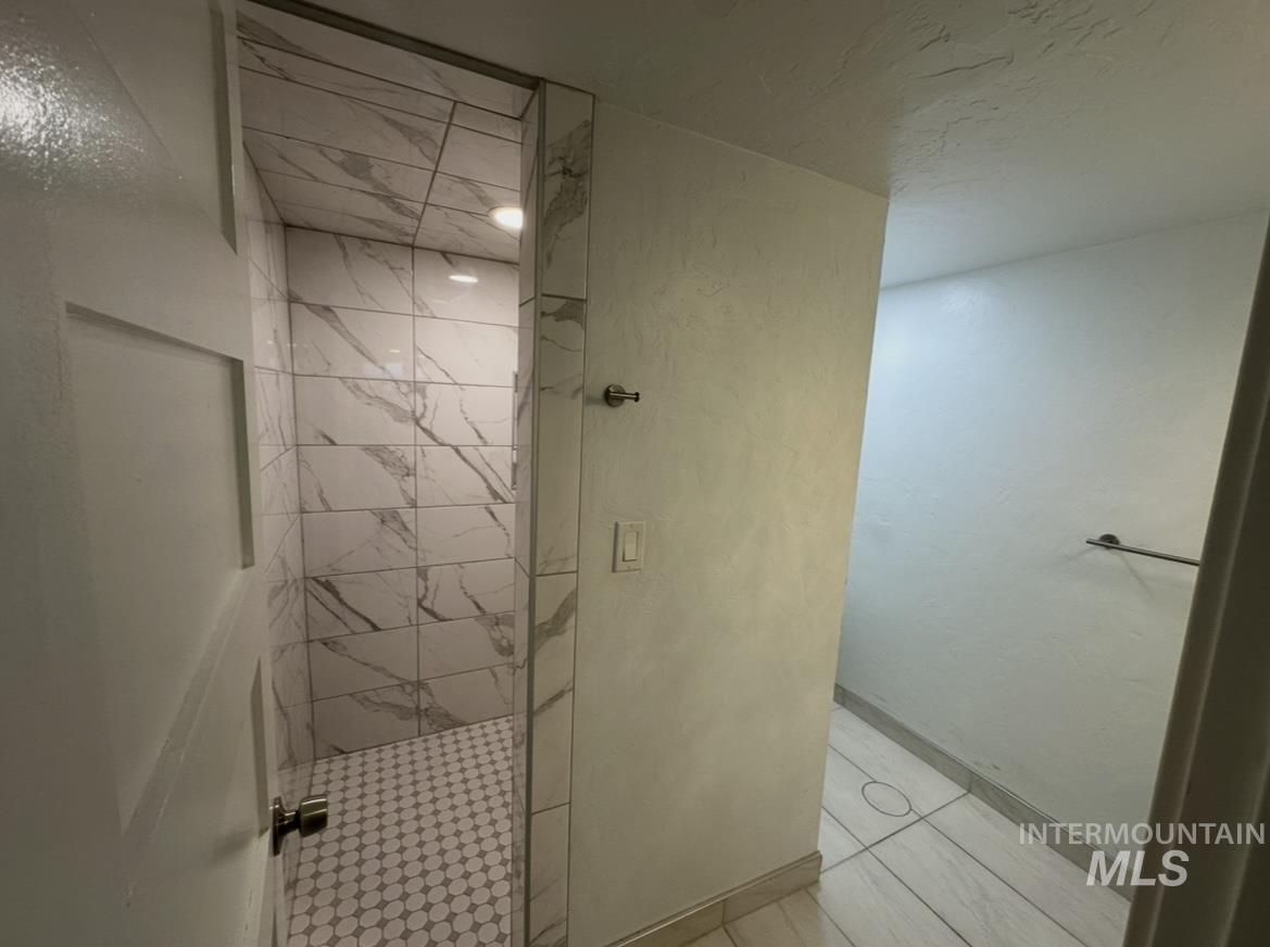 1503 10th Avenue Lewiston, ID 83501 - Photo 38 of 48 Luxury shower in basement.