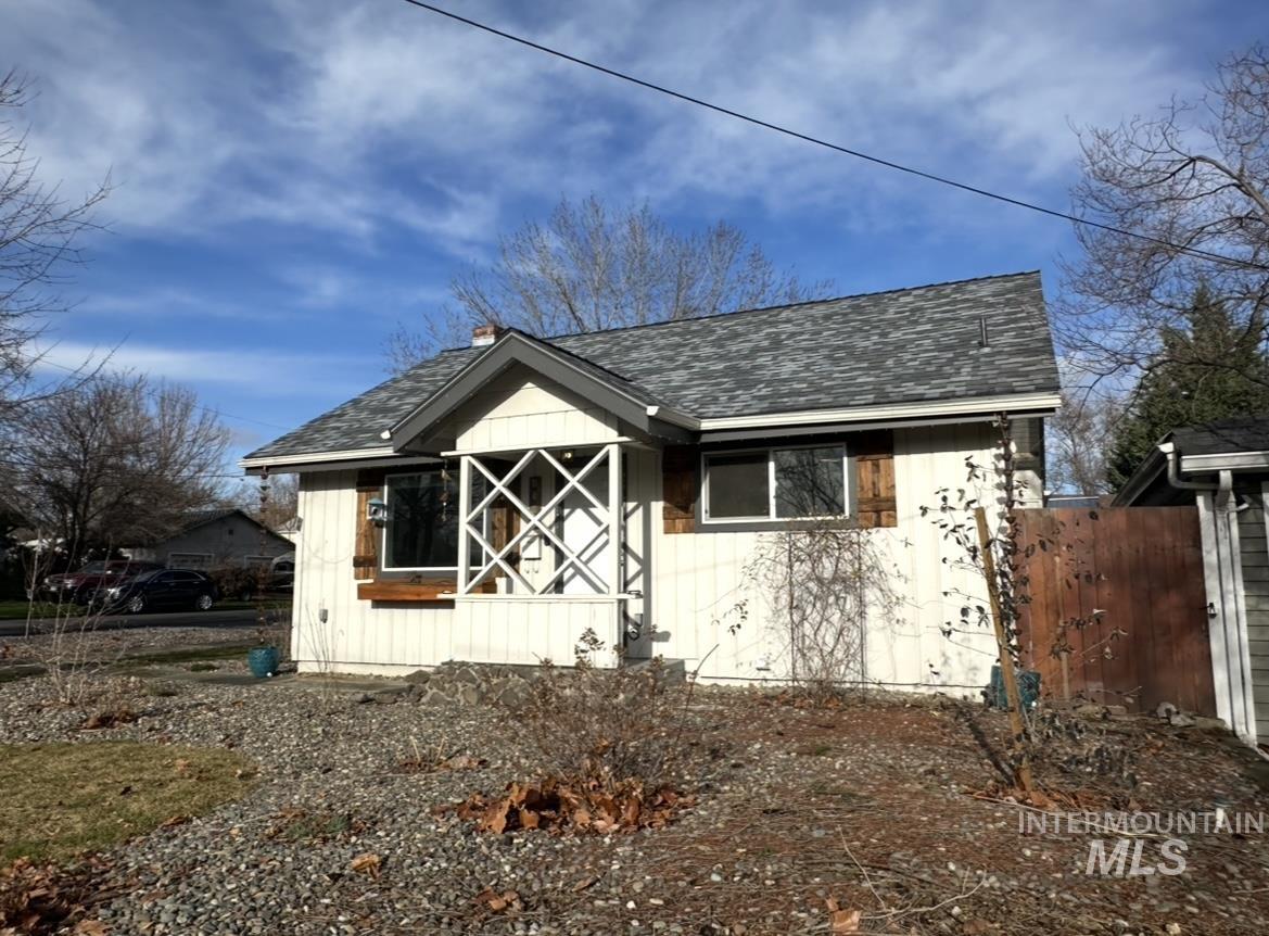 1503 10th Avenue Lewiston, ID 83501 - Photo 4 of 50 New roof in 2021.