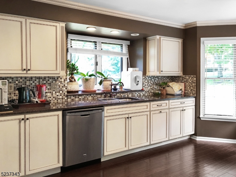 111 Autumn Ridge Road Bedminster, NJ 07921 - Photo 4 of 20