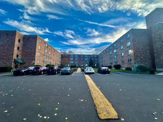 $1,225 | 111 Sherbrooke Avenue, Unit 128, Hartford, CT 06106