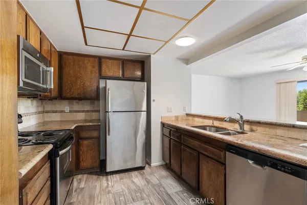 $570,000 | 13624 La Jolla Circle, Unit F, La Mirada, CA 90638