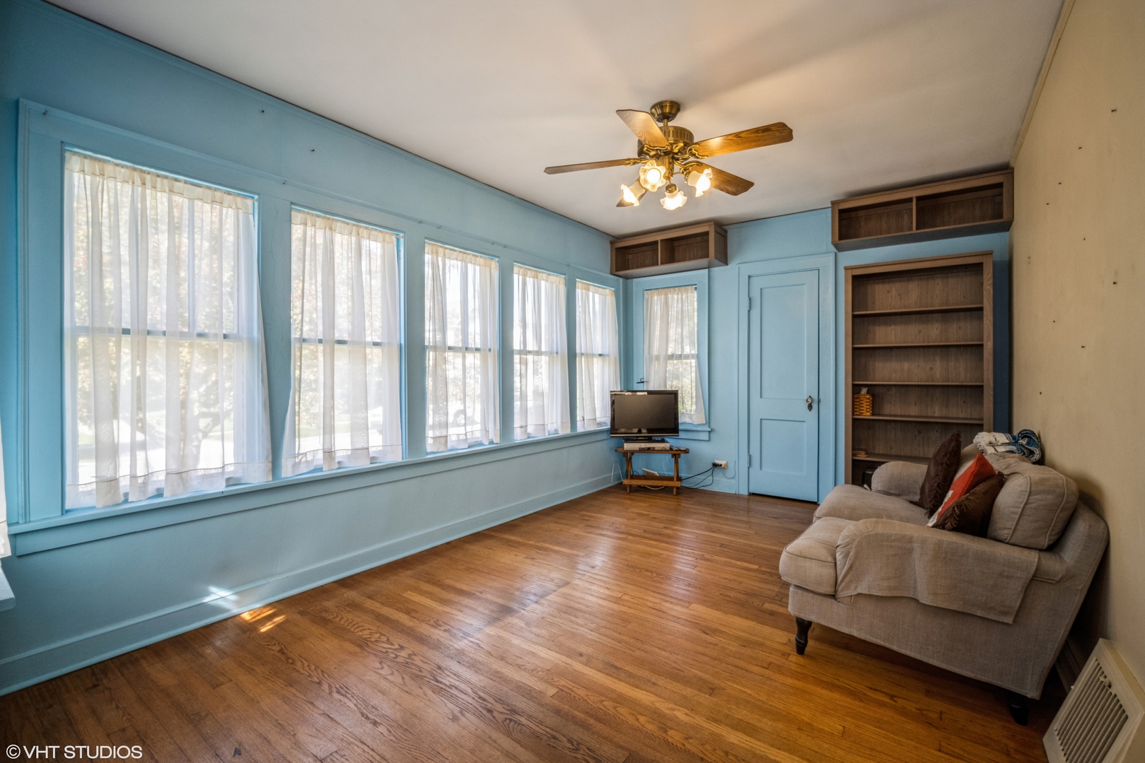 133 South Vail Avenue Arlington Heights, IL 60005 - Photo 3 of 13 a living room with furniture and a large window