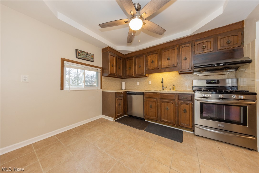 944 Richmond Road Cleveland, OH 44124 - Photo 8 of 32