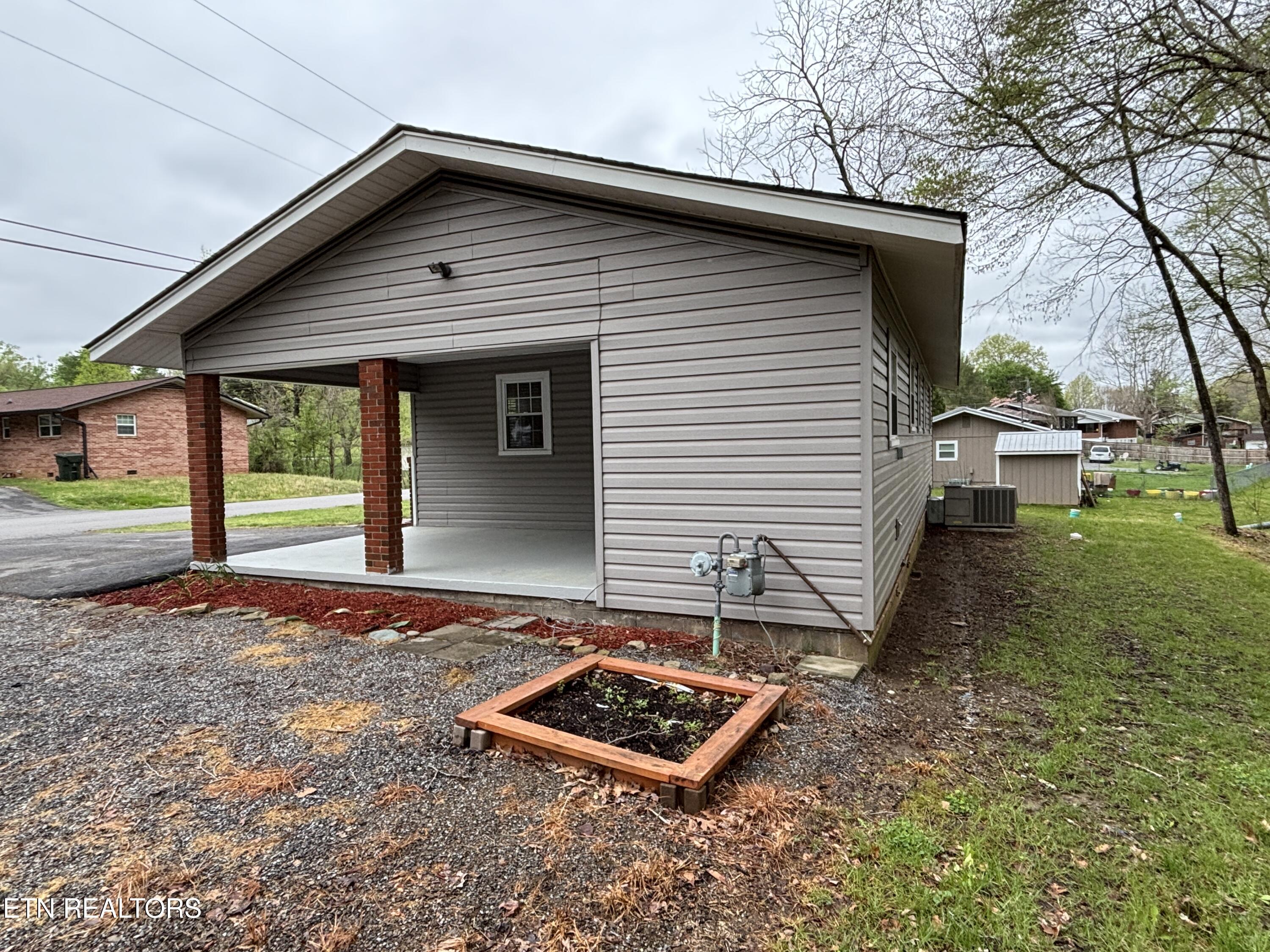 1004 Murphy Road Sevierville, TN 37862 - Photo 4 of 27 IMG_3778 2
