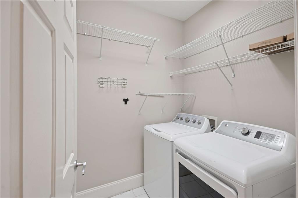 560 Dutch Valley Road Northeast, Unit 311 Atlanta, GA 30324 - Photo 26 of 44 a utility room with dryer and washer