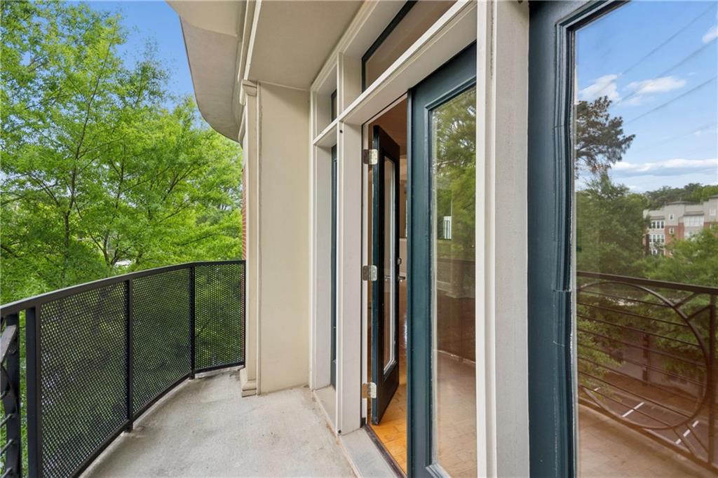 560 Dutch Valley Road Northeast, Unit 311 Atlanta, GA 30324 - Photo 28 of 44 a view of a balcony