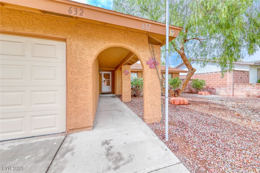 632 Arrayo Way Boulder City, NV 89005 - Photo 3 of 40 Doorway to property with stucco siding