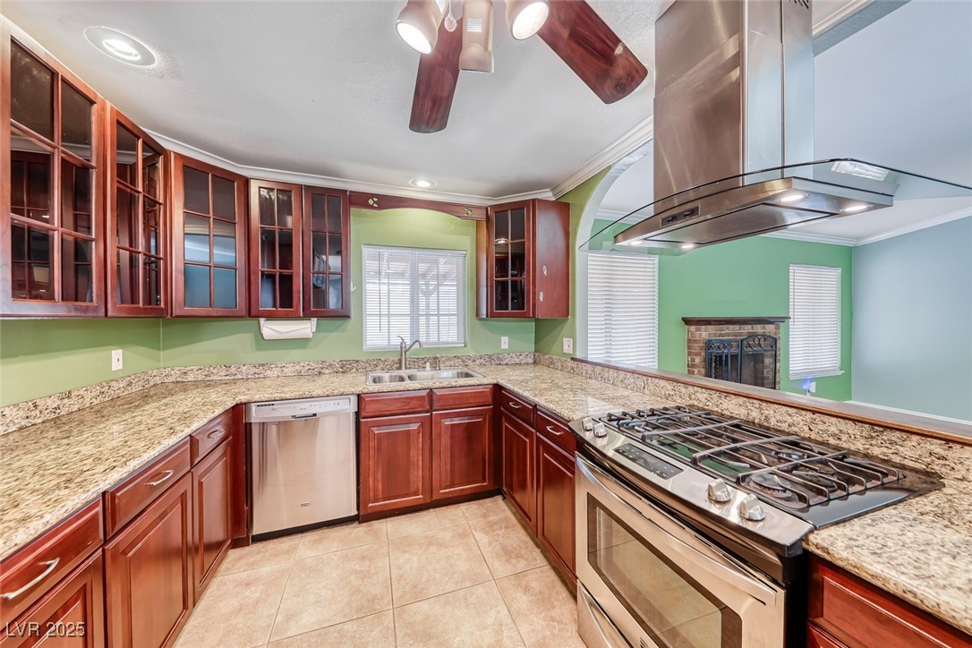 632 Arrayo Way Boulder City, NV 89005 - Photo 5 of 40 Kitchen with stainless steel appliances, a sink, i