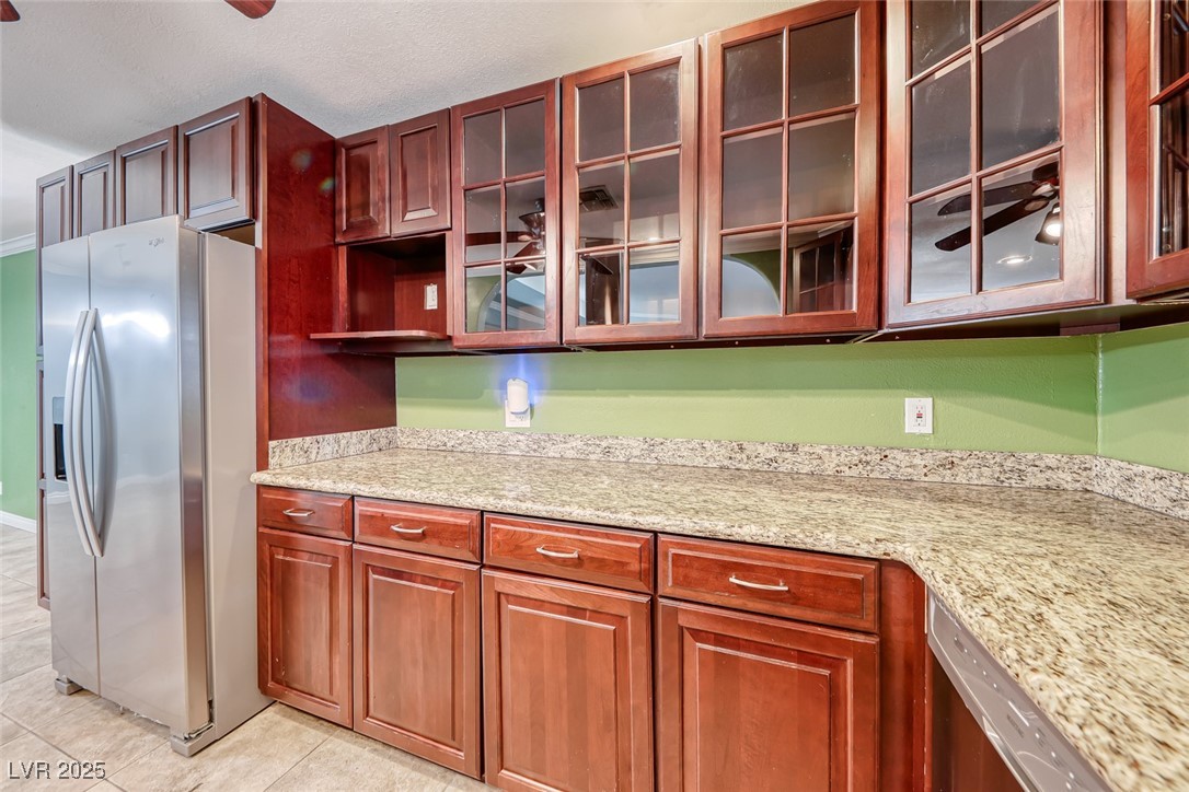 632 Arrayo Way Boulder City, NV 89005 - Photo 10 of 40 Kitchen featuring stainless steel appliances, ligh
