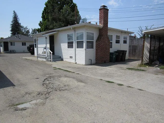 $2,500 | Peralta Street, Hayward, CA 94541