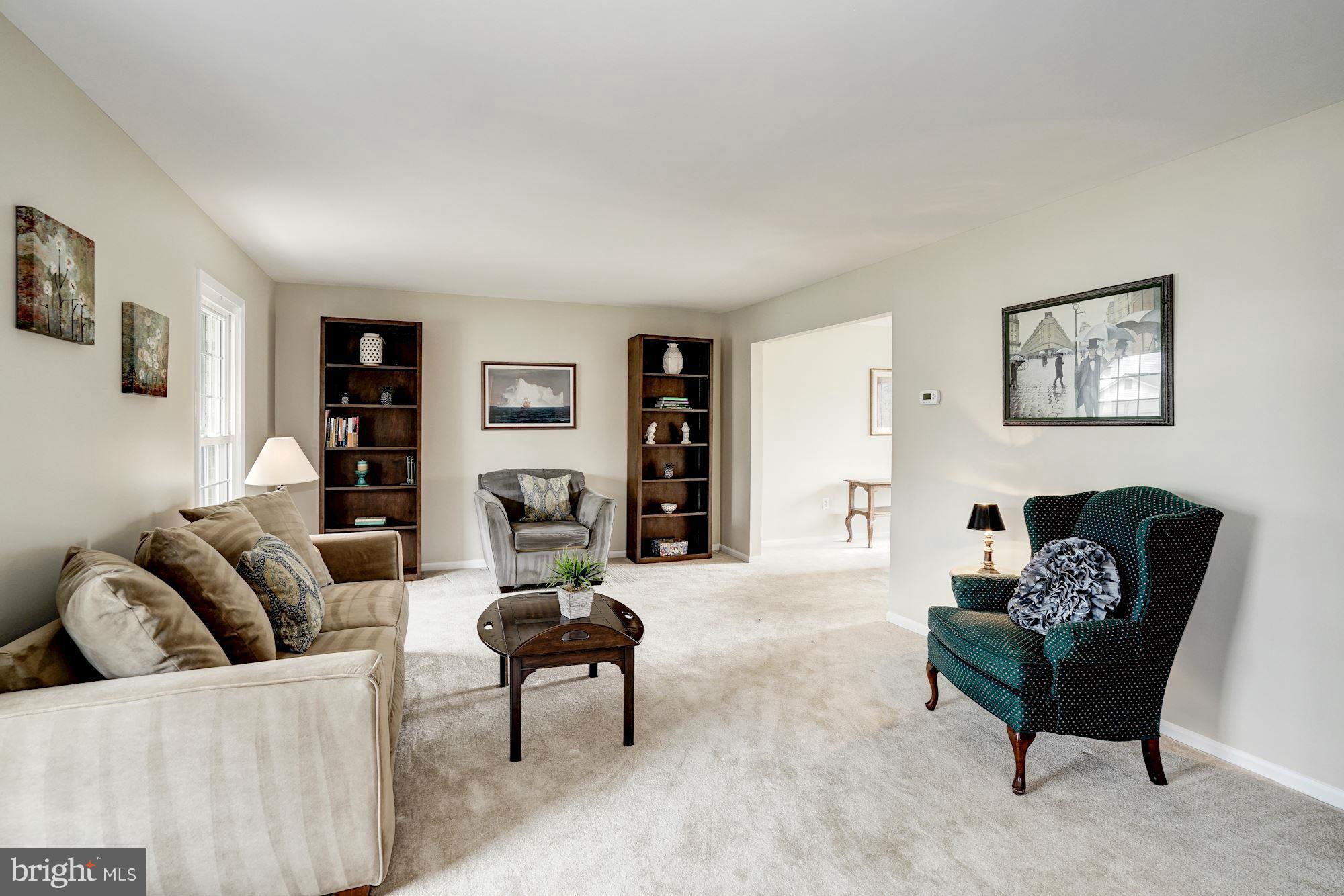 2711 Glencroft Road Vienna, VA 22181 - Photo 3 of 30 Living Room