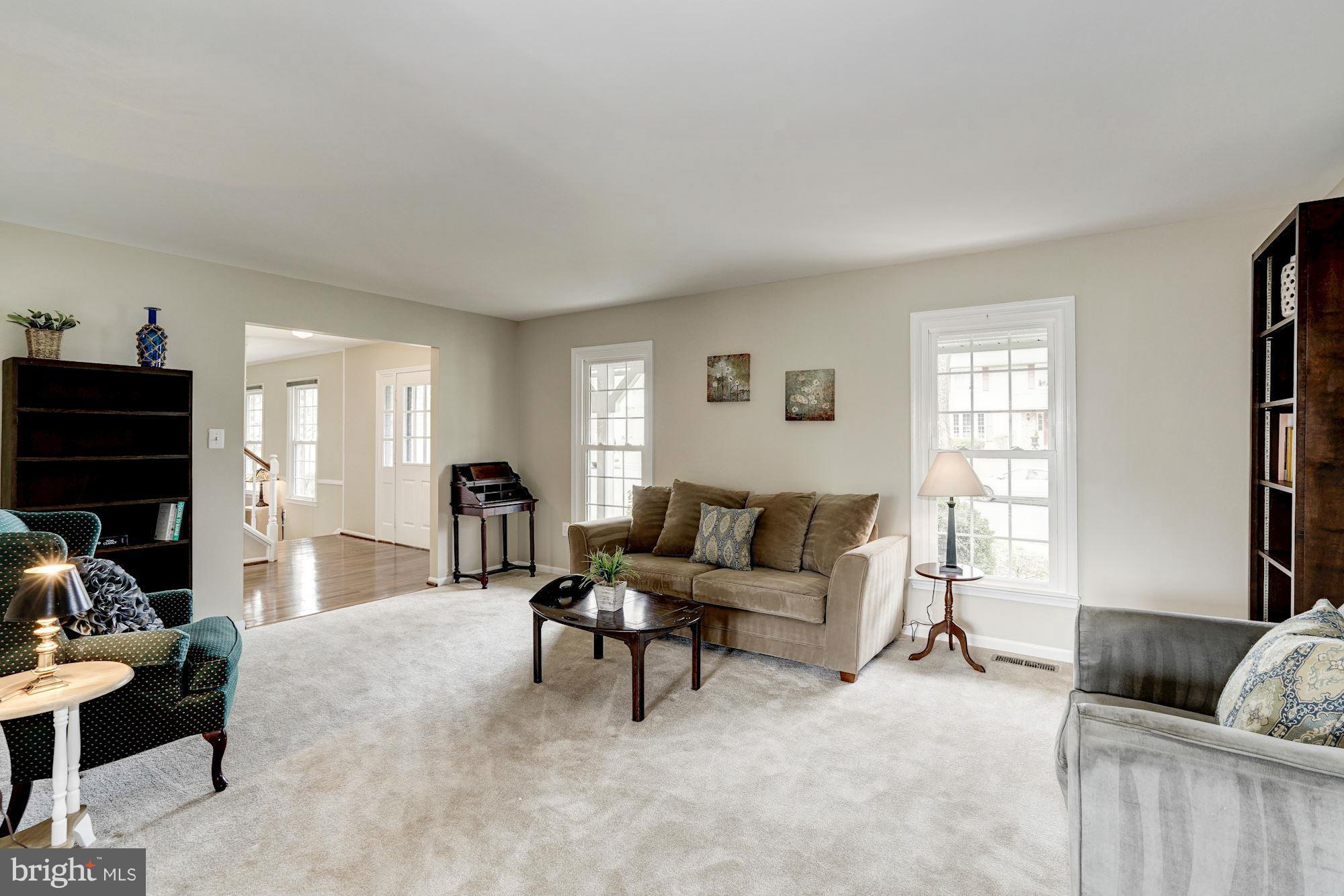 2711 Glencroft Road Vienna, VA 22181 - Photo 5 of 30 Living Room