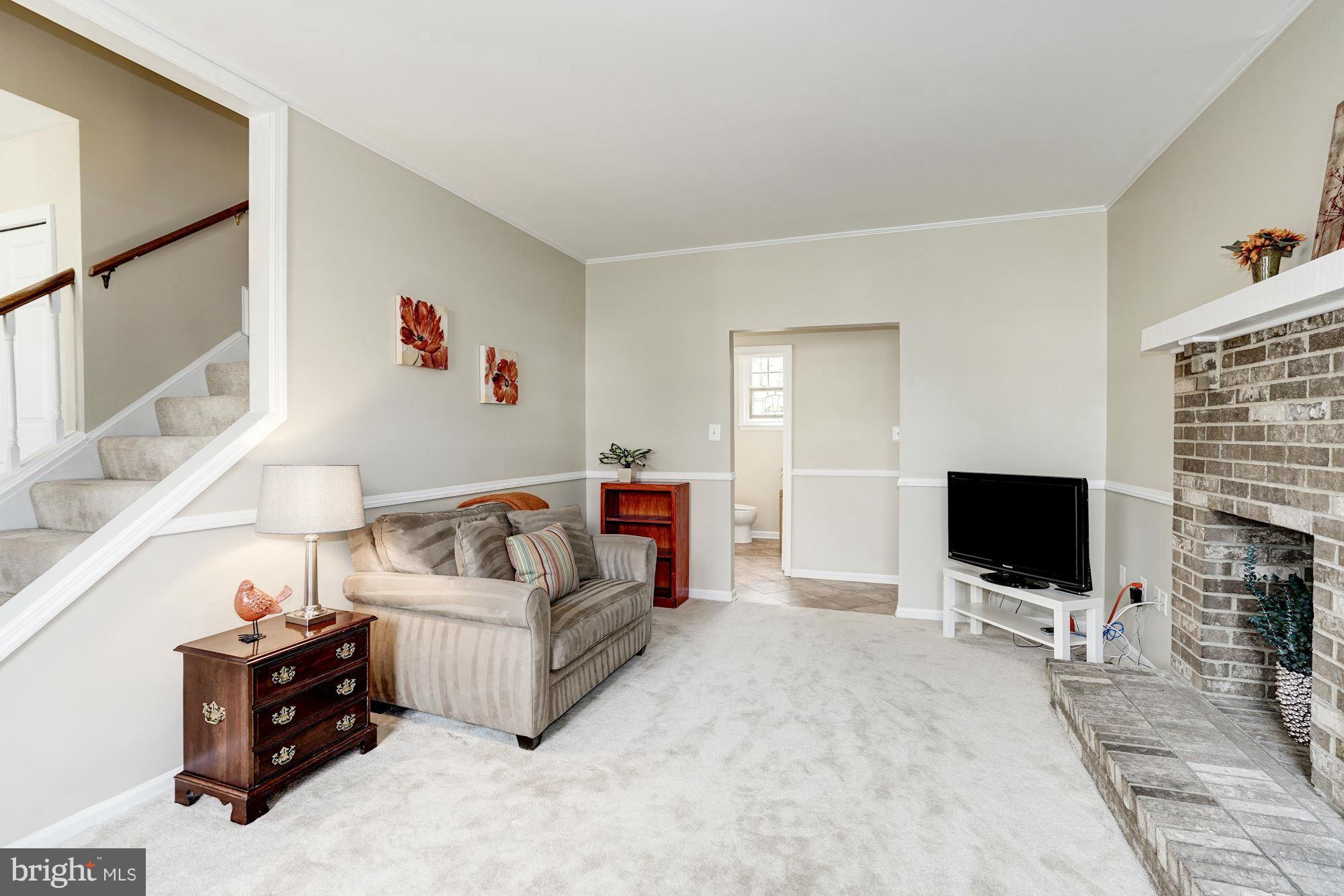 2711 Glencroft Road Vienna, VA 22181 - Photo 7 of 30 Family Room