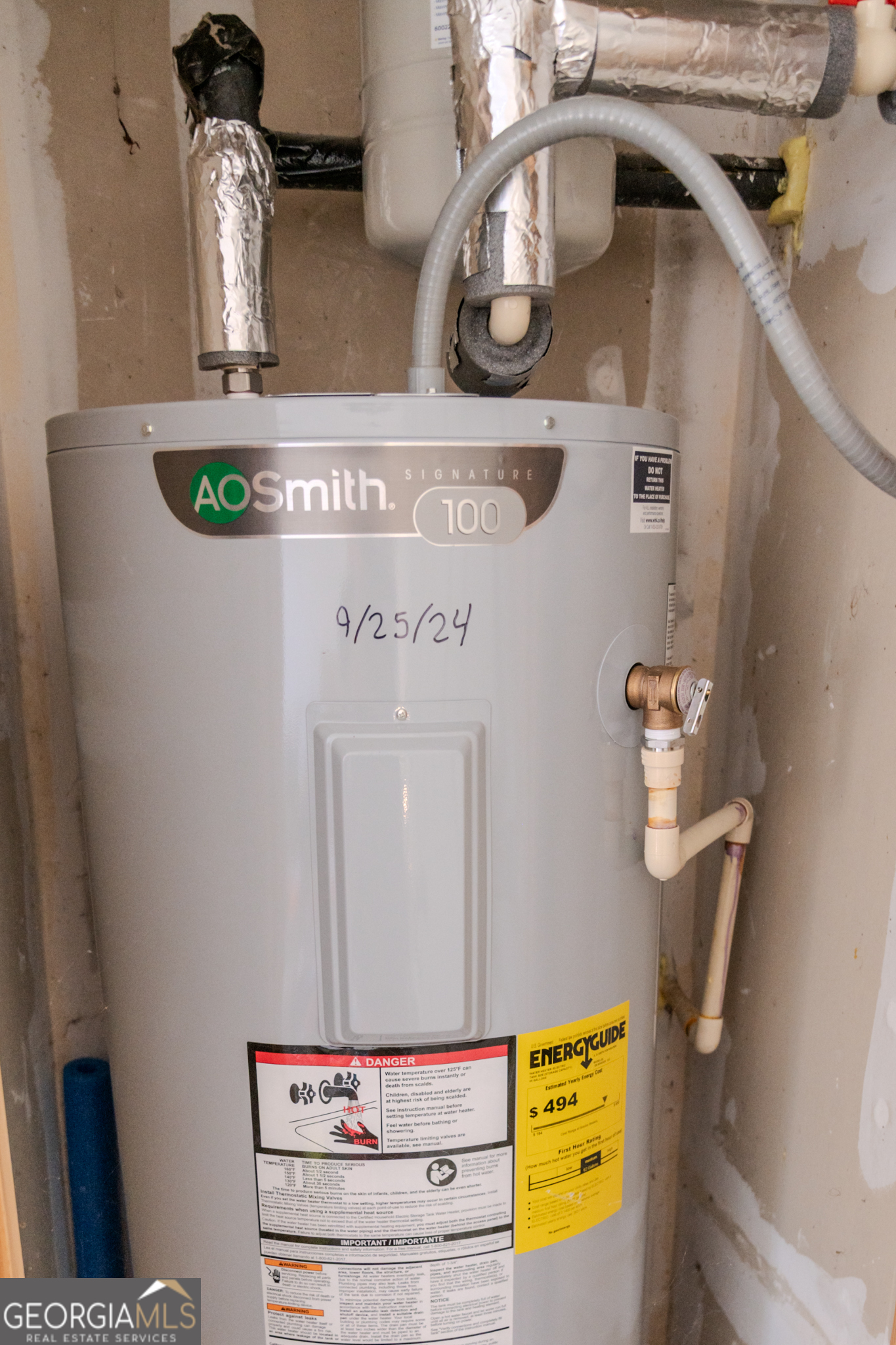 55 Corn Row Court Newnan, GA 30263 - Photo 49 of 72 a bathroom with a sink and a mirror