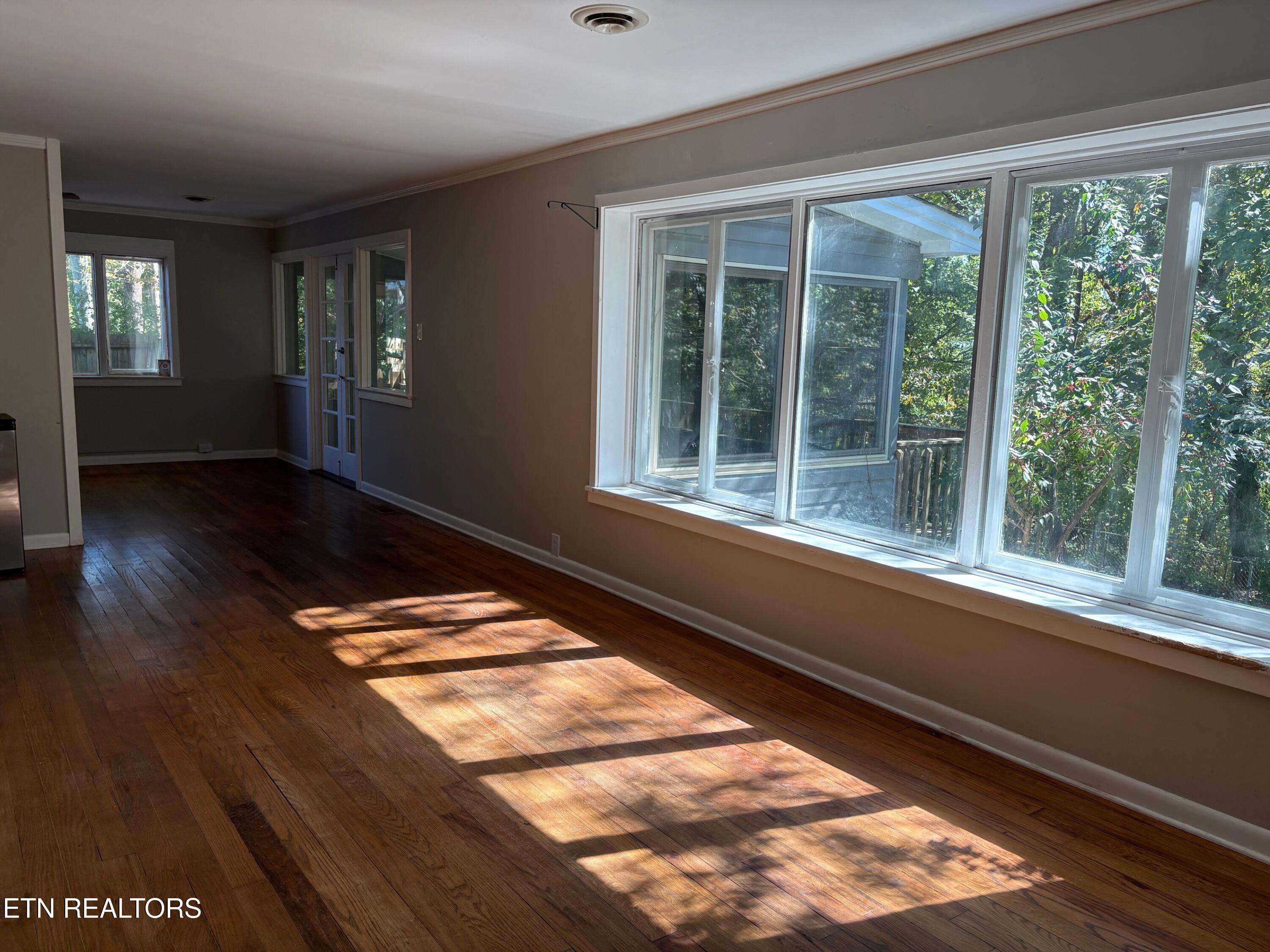 27 Outer Drive Oak Ridge, TN 37830 - Photo 14 of 31 Living Room
