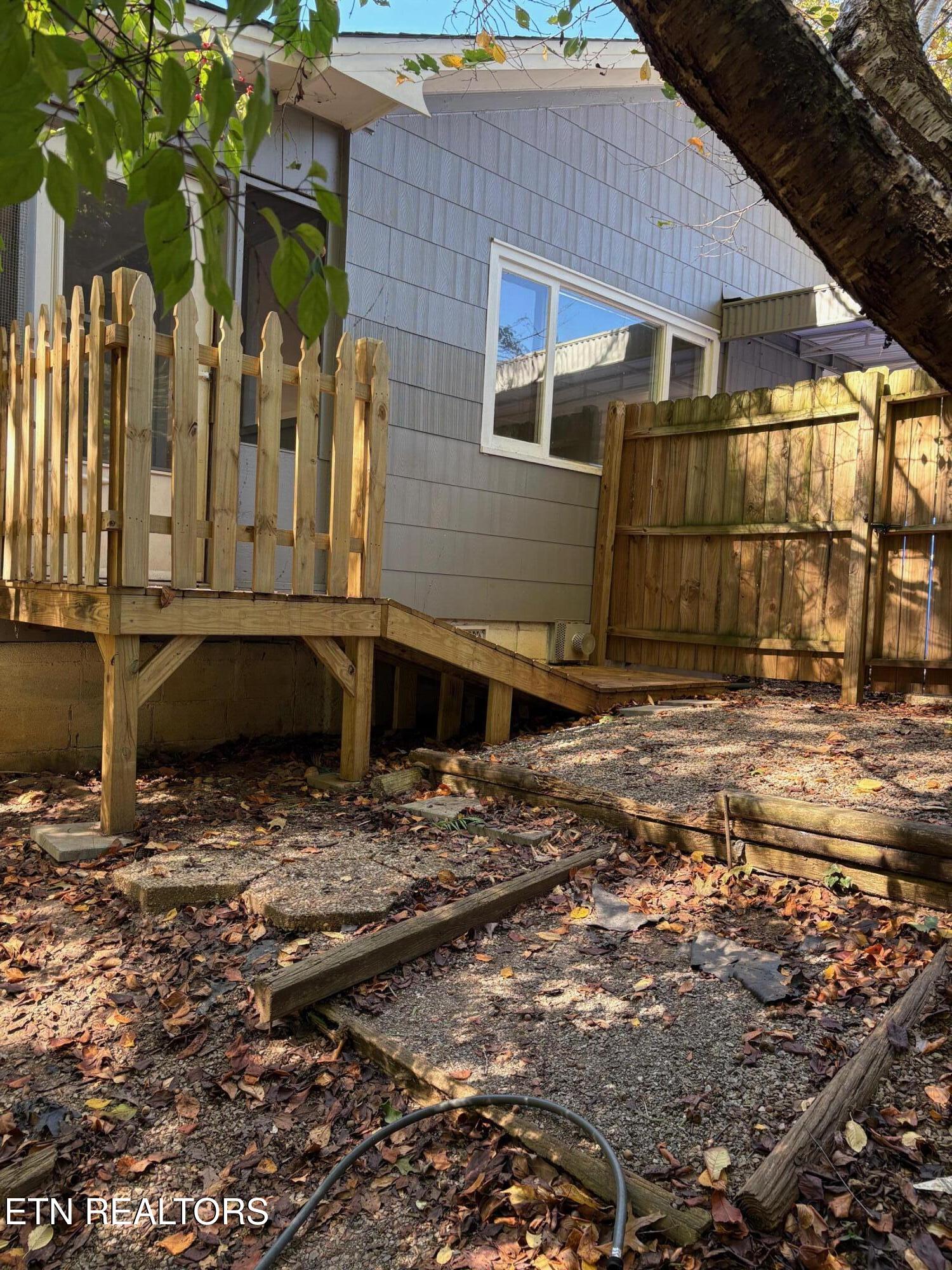 27 Outer Drive Oak Ridge, TN 37830 - Photo 28 of 31 Additional view of ramp