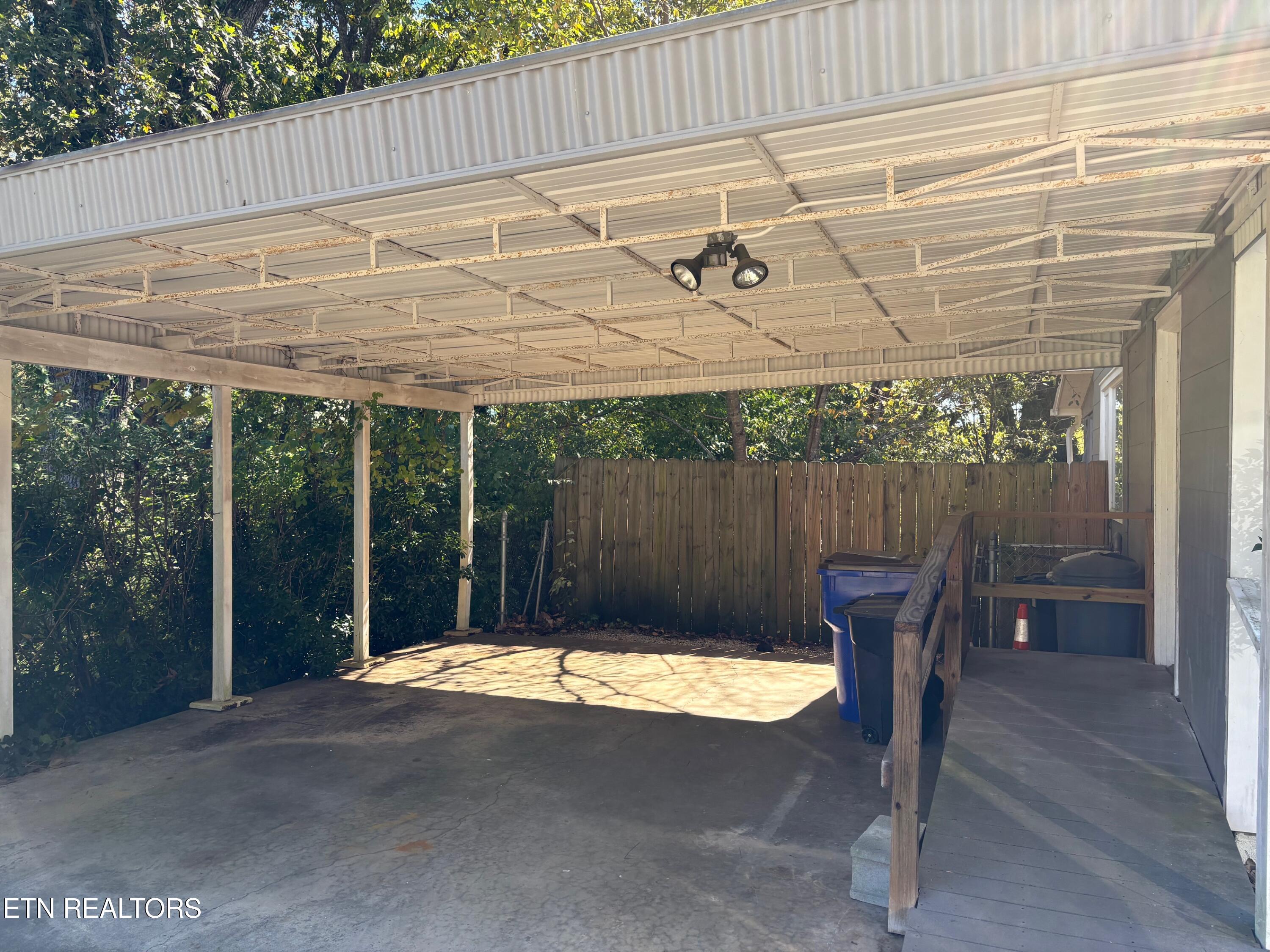 27 Outer Drive Oak Ridge, TN 37830 - Photo 3 of 31 Carport