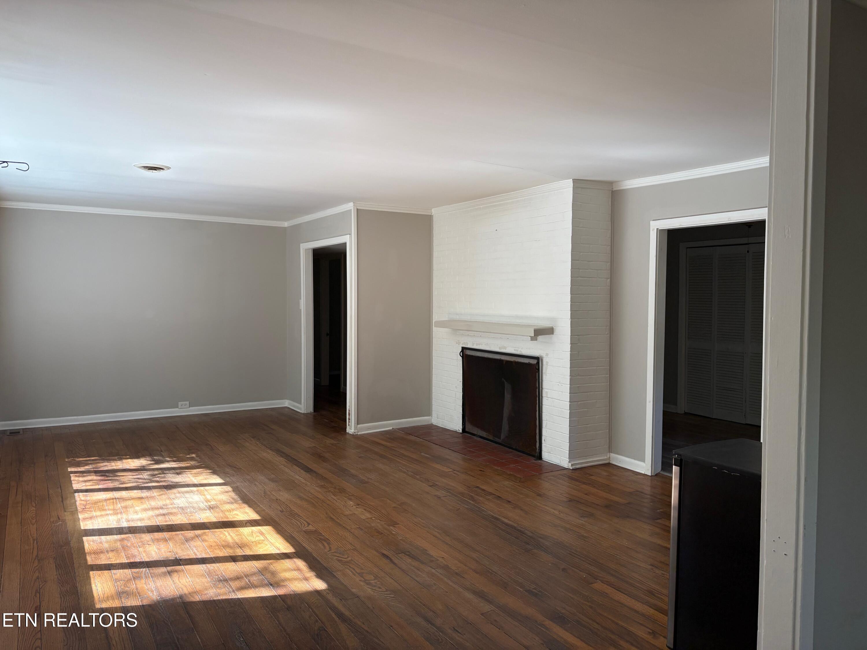 27 Outer Drive Oak Ridge, TN 37830 - Photo 5 of 31 Living Room