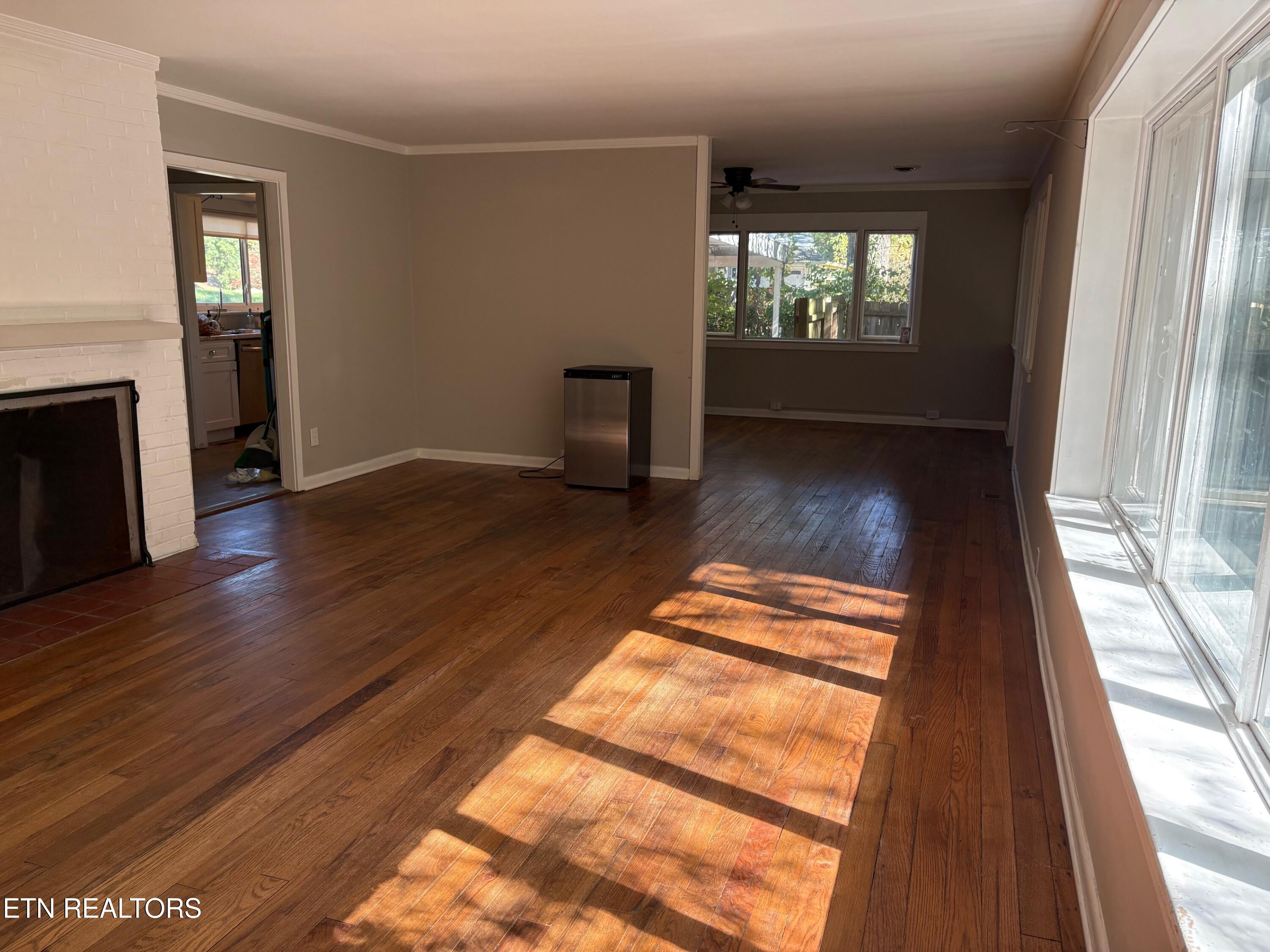 27 Outer Drive Oak Ridge, TN 37830 - Photo 6 of 31 Fireplace