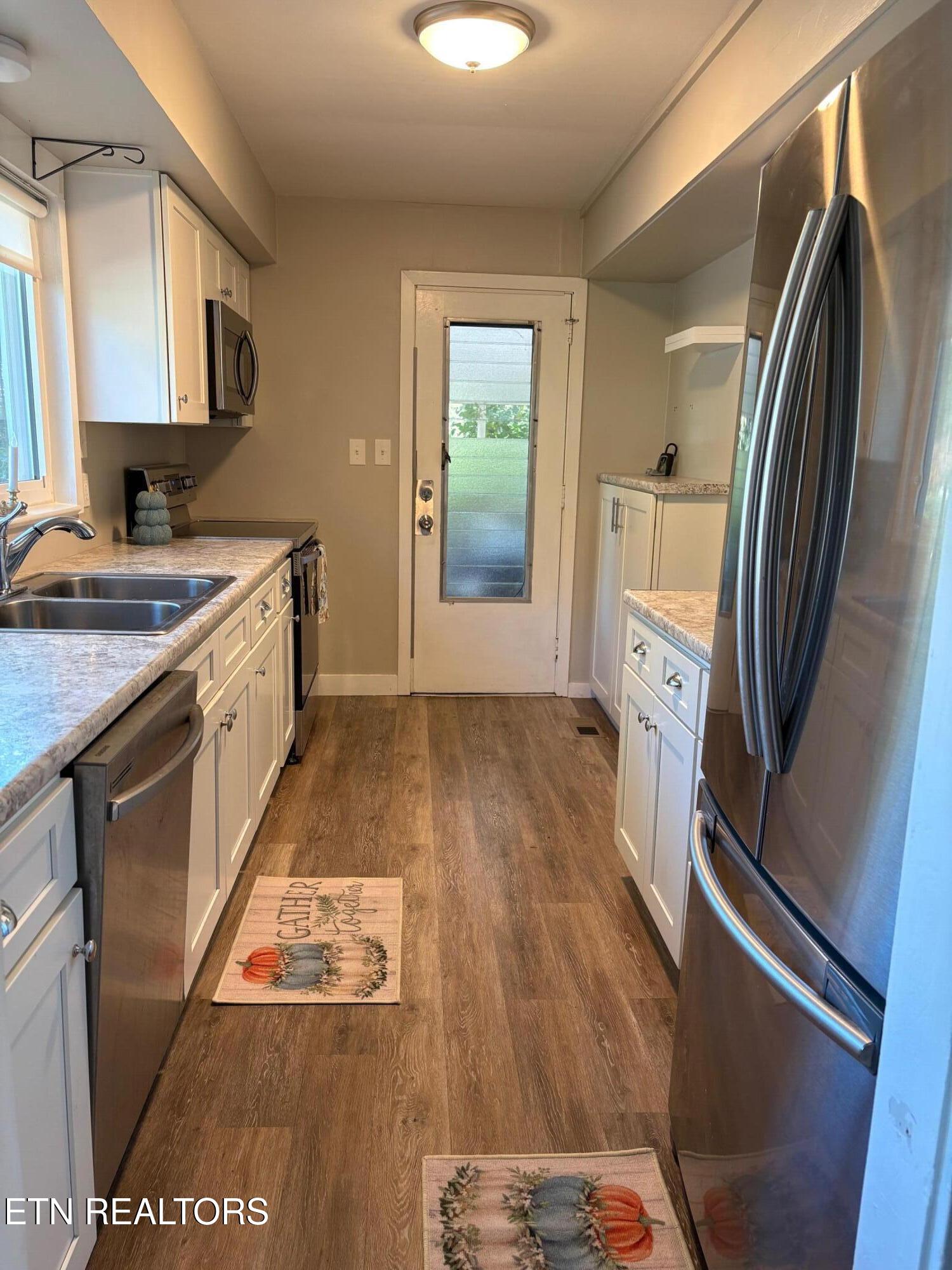 27 Outer Drive Oak Ridge, TN 37830 - Photo 10 of 31 Kitchen door