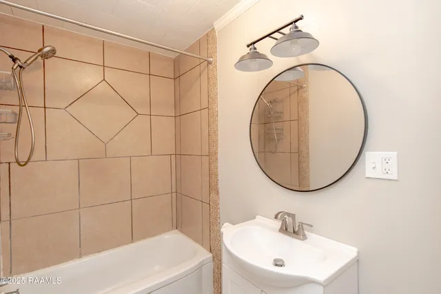 $120,500 | 208 North Cunningham Street, Rayne, LA 70578