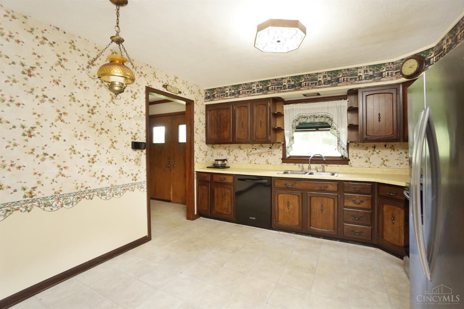 4628 Raeann Drive Cincinnati, OH 45252 - Photo 13 of 41 Gallery Image 13