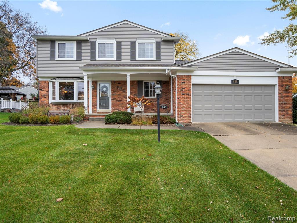 960 Dahlia Lane Rochester Hills, MI 48307 - Photo 2 of 35