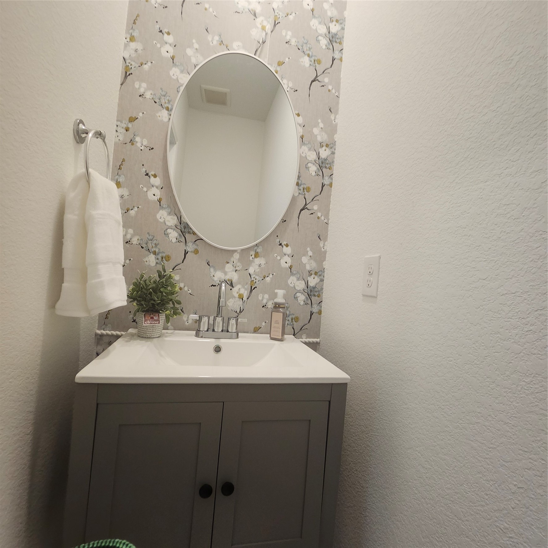 3820 Vista Grove Court Rosenberg, TX 77469 - Photo 8 of 36 Powder Room on first floor