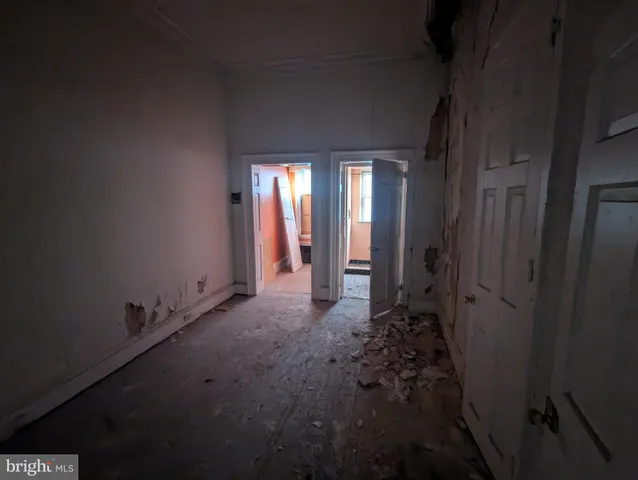 a view of empty room with window