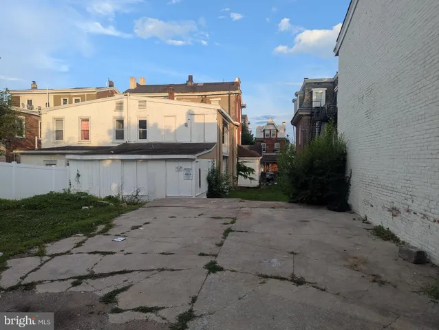 a view of a back yard of the house