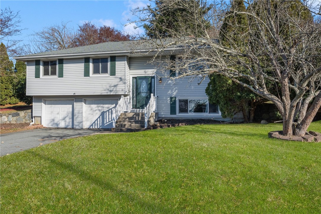 109 Redwood Road Portsmouth, RI 02871 - Photo 3 of 37 Gallery Image 3