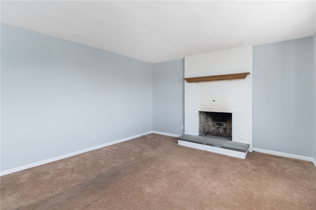 109 Redwood Road Portsmouth, RI 02871 - Photo 6 of 37 Gallery Image 6